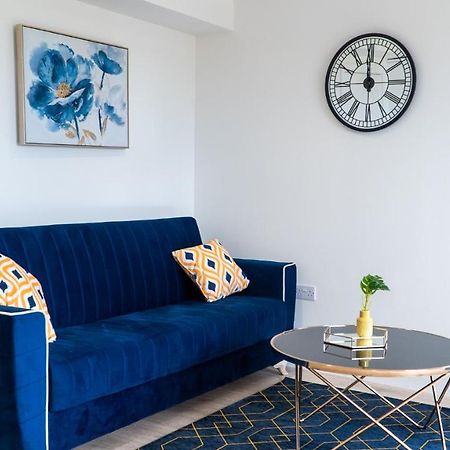 Ferienwohnung Lovely 2 Bed Penthouse In Loughton Central Location Exterior foto