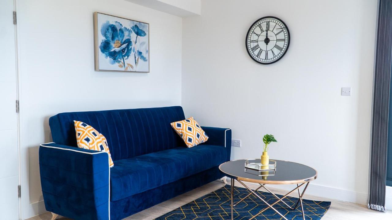 Ferienwohnung Lovely 2 Bed Penthouse In Loughton Central Location Exterior foto