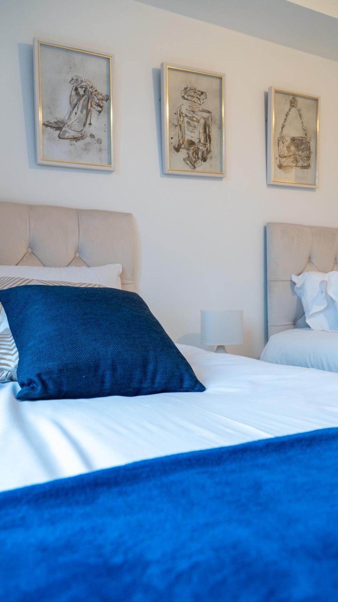 Ferienwohnung Lovely 2 Bed Penthouse In Loughton Central Location Exterior foto